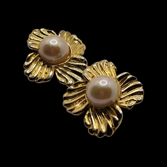WOMENS VINTAGE GOLD PLATED SUN FLOWER FAUX PEARL CLIP ON EARRINGS - Picture 2 of 7
